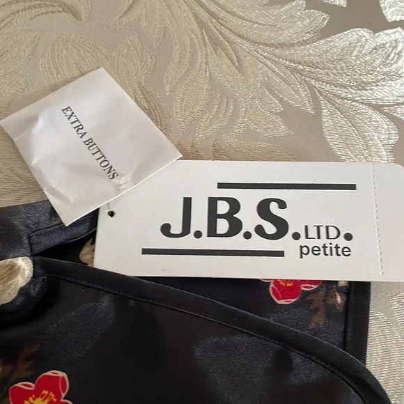 NWT Lightweight Black Floral Evening Jacket - Picture 8 of 8